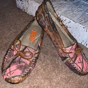 Like new!! Hotcakes pink camo moccasins! Size 9